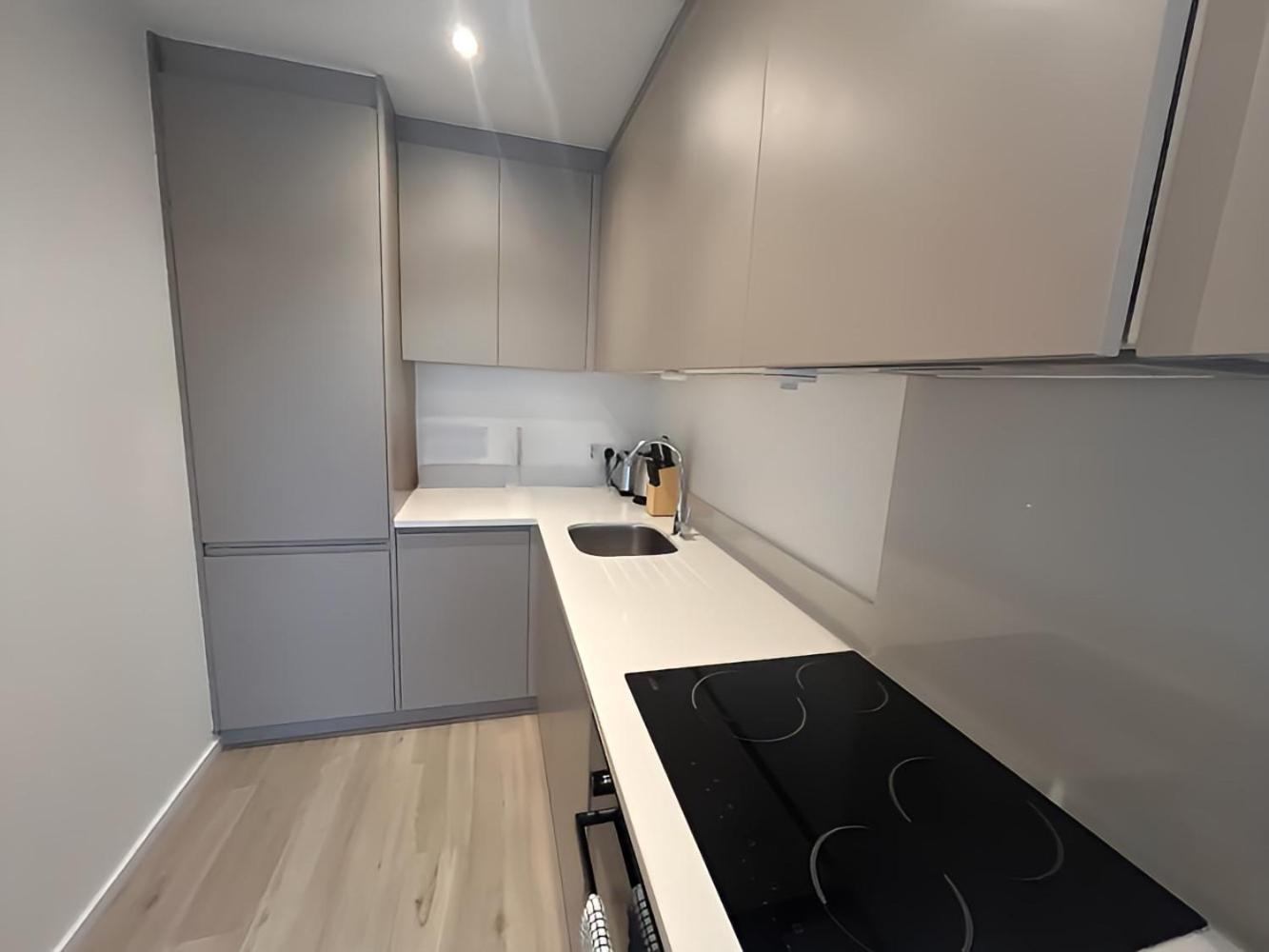 1Br Luxury Flat At Train Station - Long Stays Welcome - Just Ask Милтън Кейнс Екстериор снимка