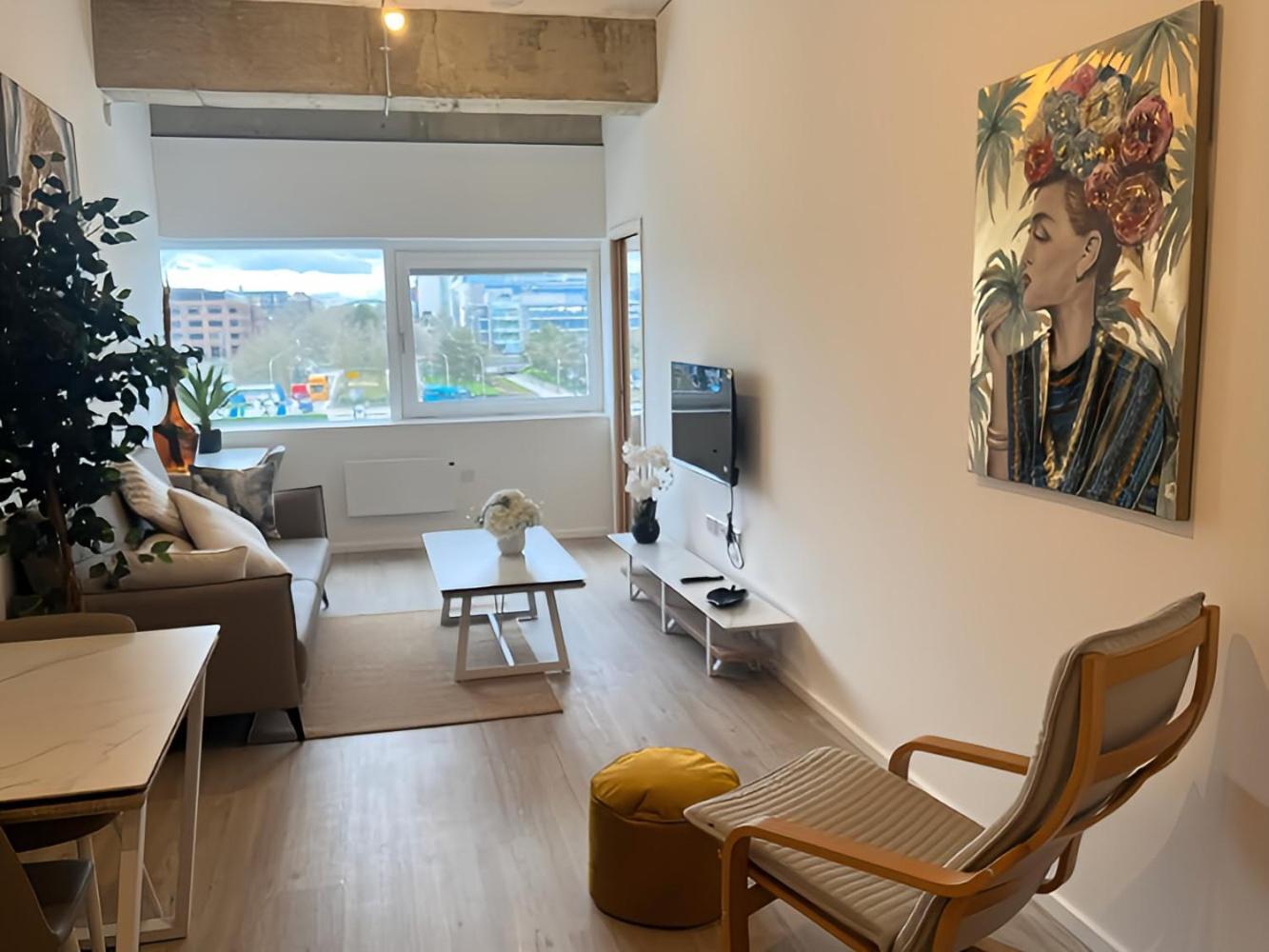 1Br Luxury Flat At Train Station - Long Stays Welcome - Just Ask Милтън Кейнс Екстериор снимка