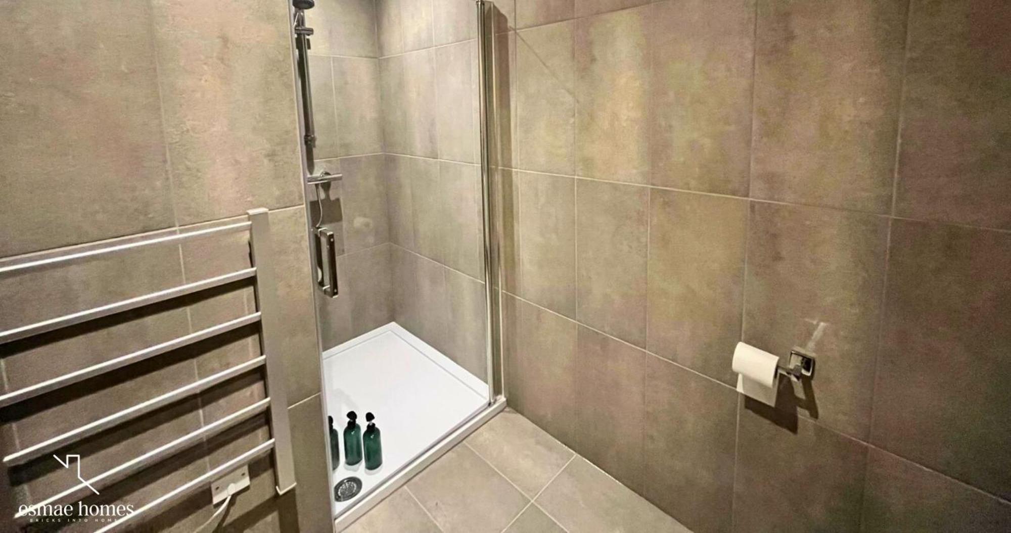 1Br Luxury Flat At Train Station - Long Stays Welcome - Just Ask Милтън Кейнс Екстериор снимка
