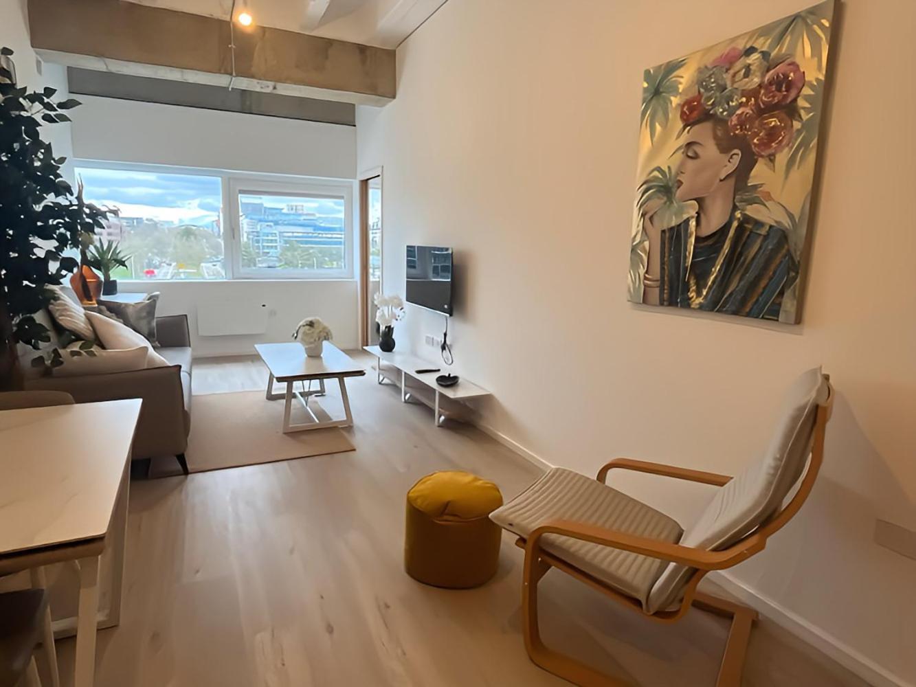 1Br Luxury Flat At Train Station - Long Stays Welcome - Just Ask Милтън Кейнс Екстериор снимка