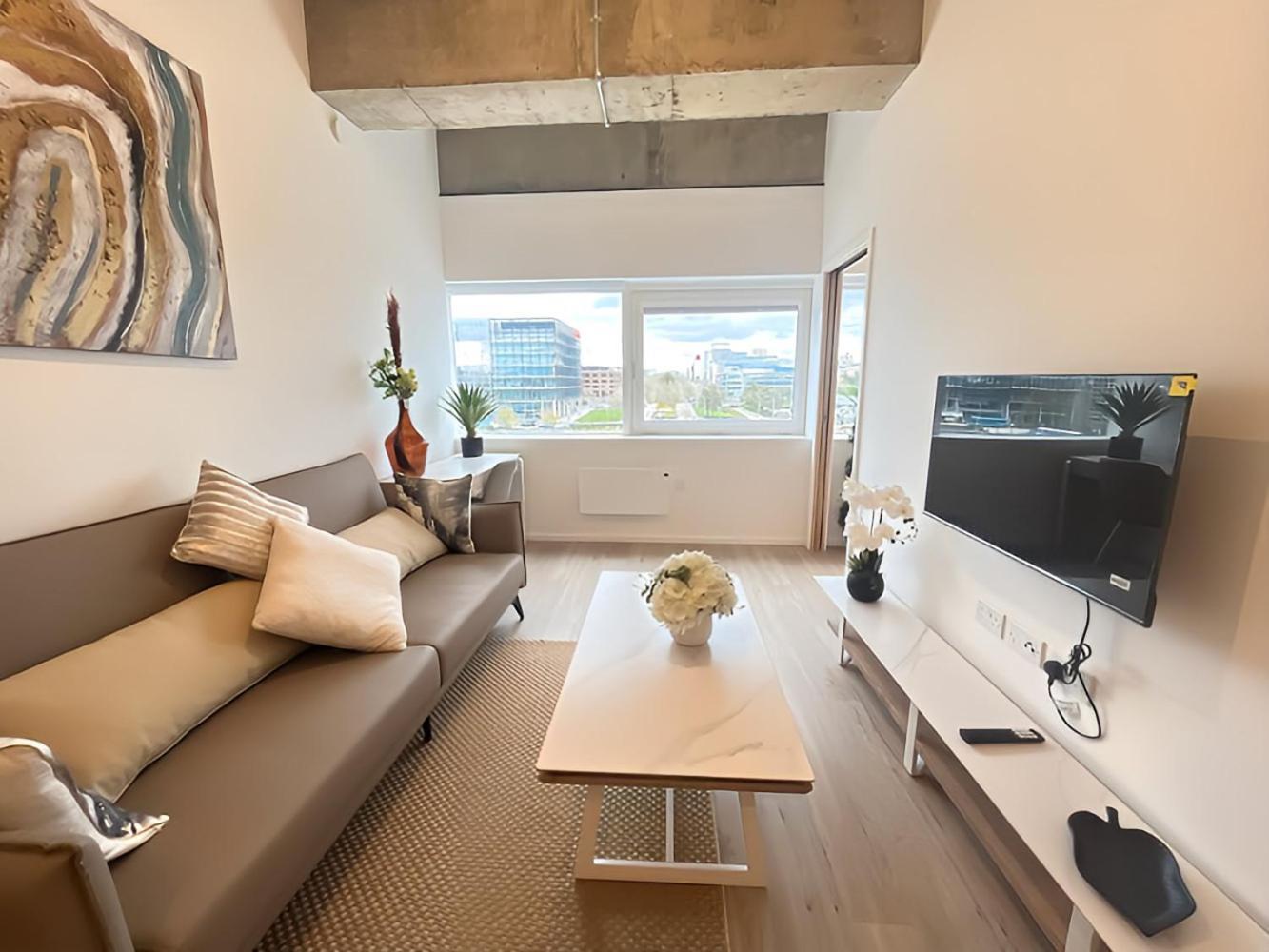 1Br Luxury Flat At Train Station - Long Stays Welcome - Just Ask Милтън Кейнс Екстериор снимка