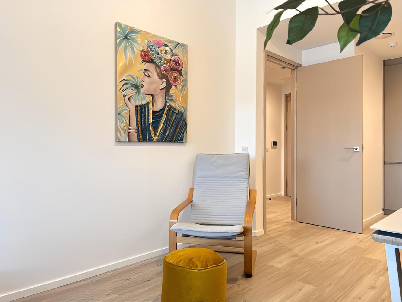 1Br Luxury Flat At Train Station - Long Stays Welcome - Just Ask Милтън Кейнс Екстериор снимка