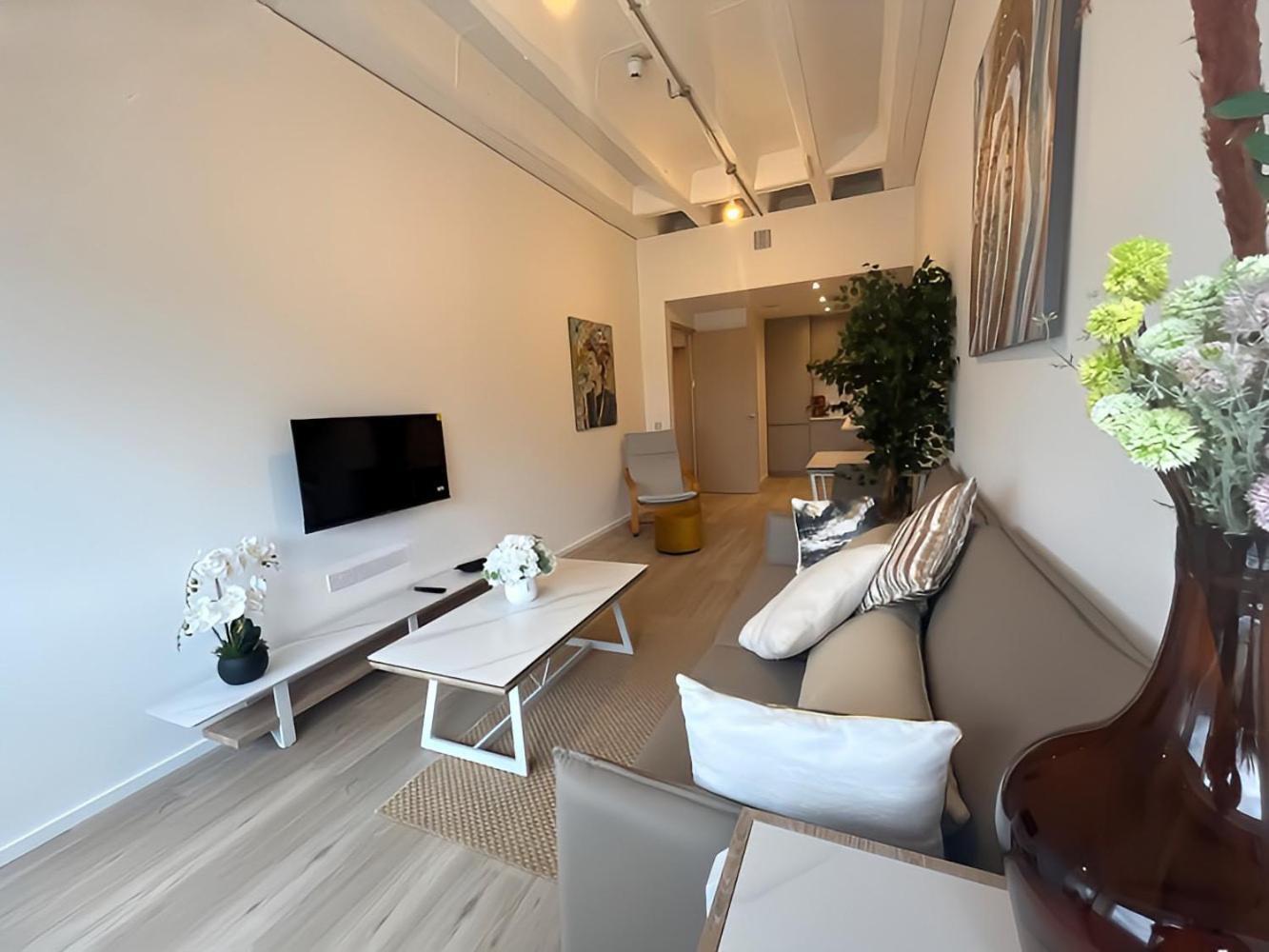1Br Luxury Flat At Train Station - Long Stays Welcome - Just Ask Милтън Кейнс Екстериор снимка
