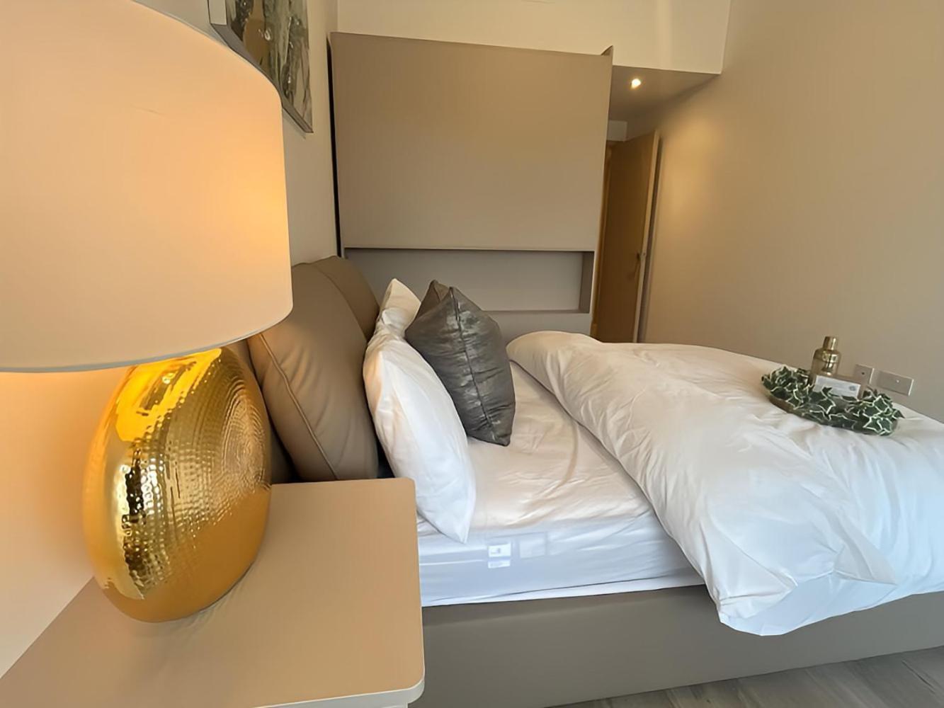 1Br Luxury Flat At Train Station - Long Stays Welcome - Just Ask Милтън Кейнс Екстериор снимка