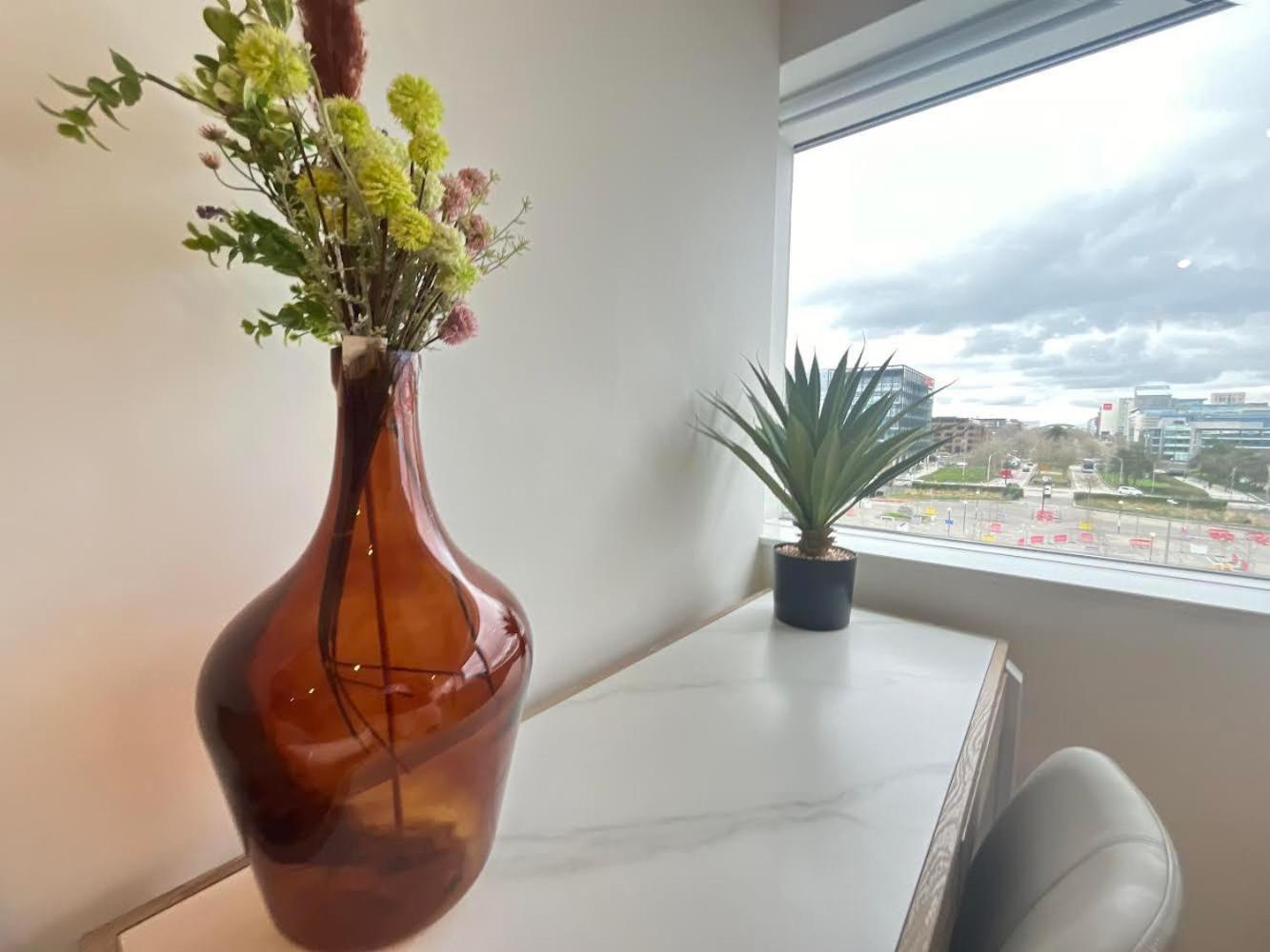 1Br Luxury Flat At Train Station - Long Stays Welcome - Just Ask Милтън Кейнс Екстериор снимка